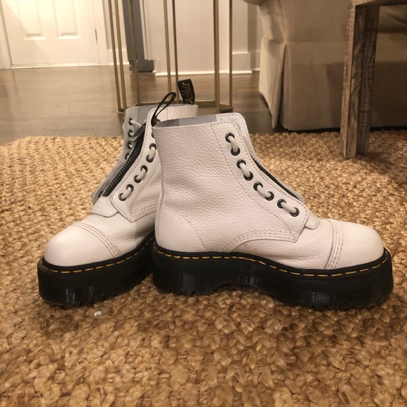 Sinclair leather platform Dr. Martens